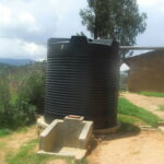 Récolter l’eau de pluie : la méthode qui transformera votre jardin en oasis durable !