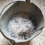 Où répartir la cendre au potager ?