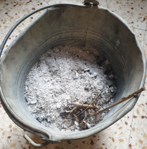 Où répartir la cendre au potager ?