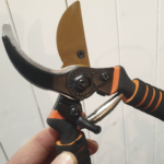 Avec quoi nettoyer son sécateur ?